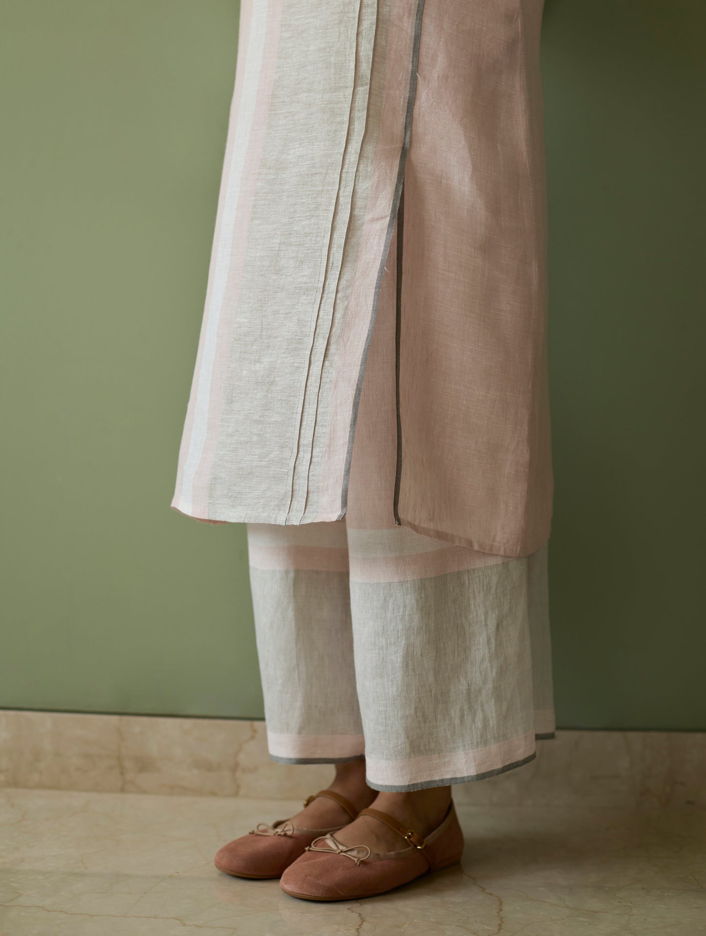 Yara Sleeveless Border Linen Kurta Set - Blush