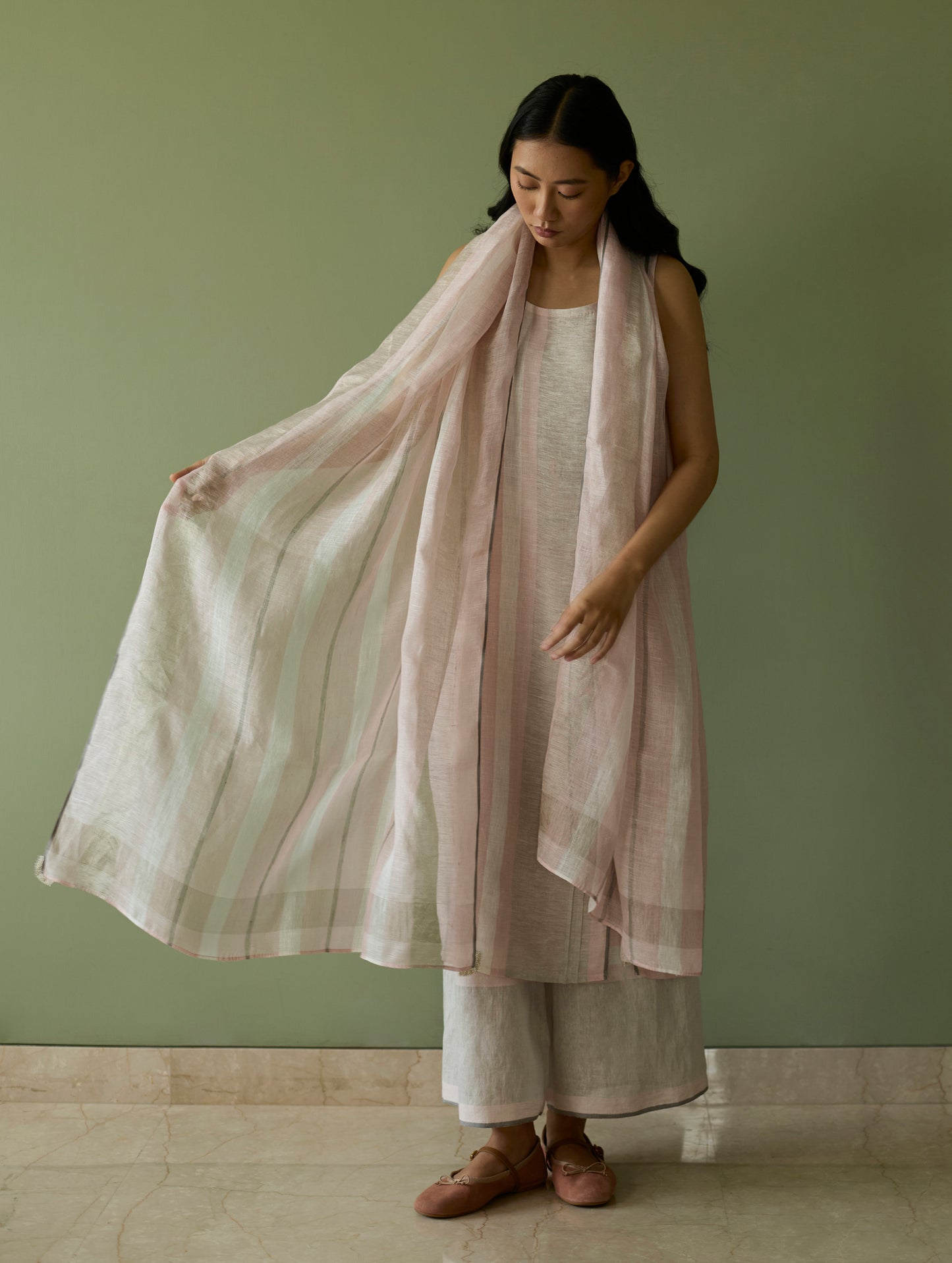 Yara Sleeveless Border Linen Kurta Set - Blush