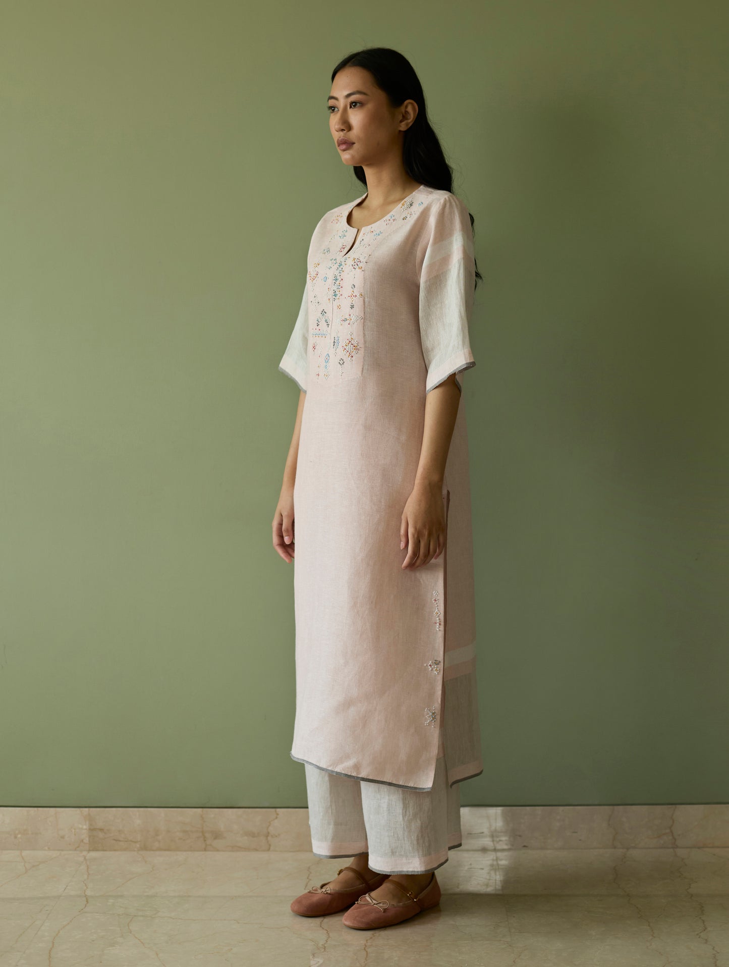 Vira Hand-Emboidered Linen Kurta Set - Blush