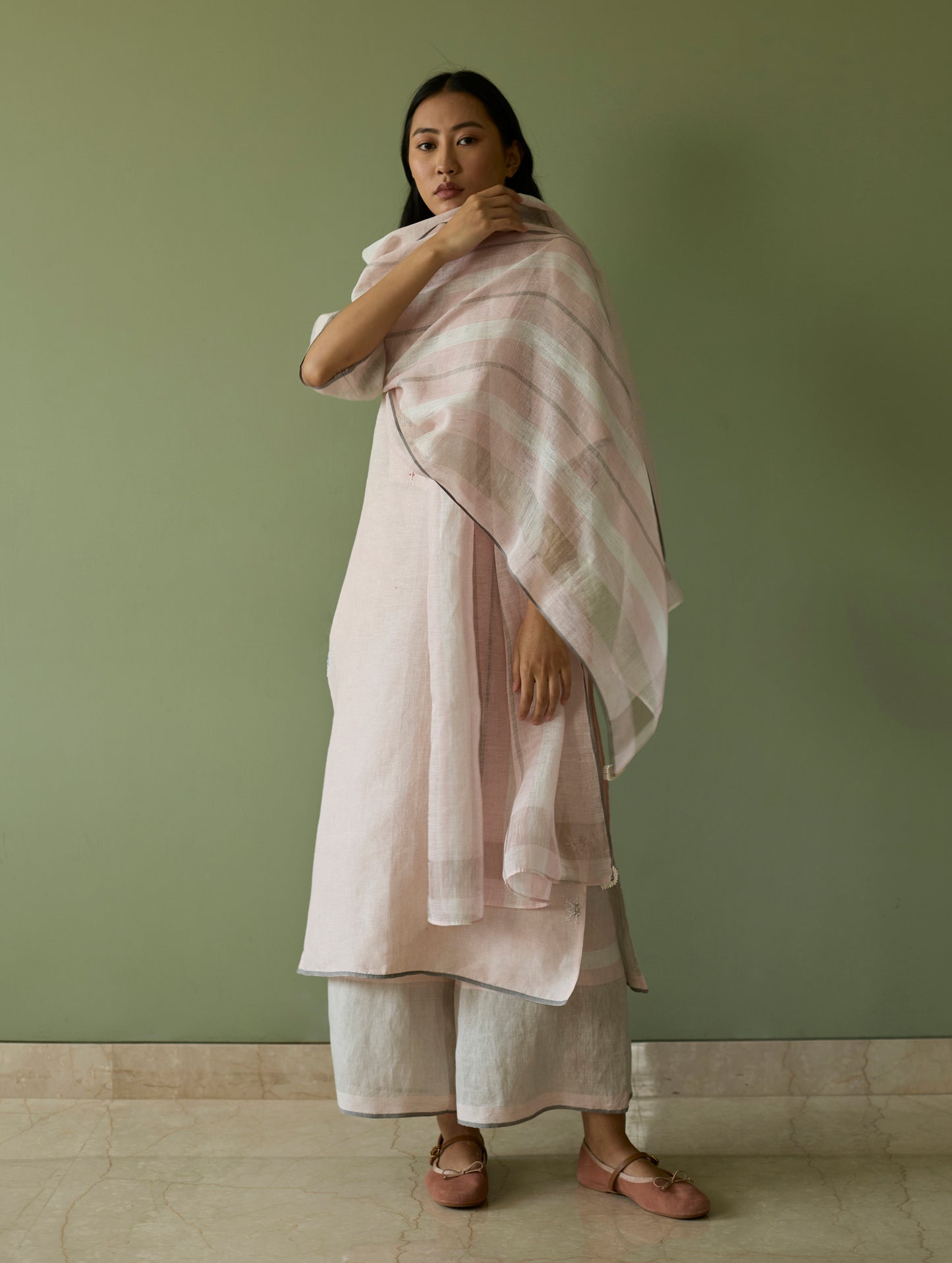 Vira Hand-Emboidered Linen Kurta Set - Blush