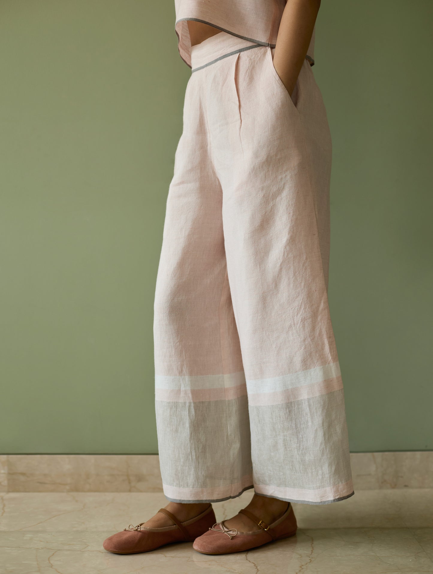 Yara Sleeveless Border Linen Kurta Set - Blush