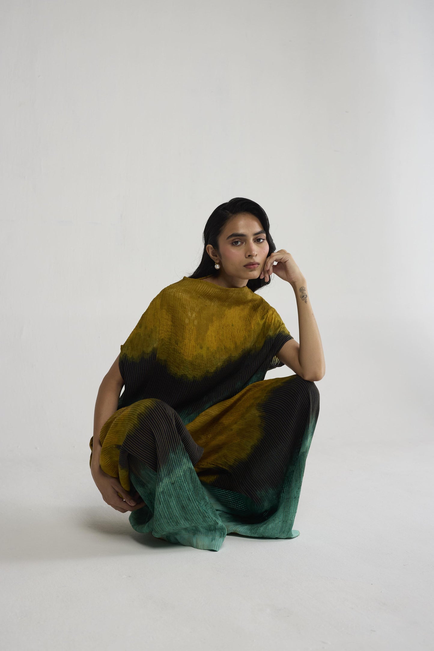 URI PINTUCKS TOP
