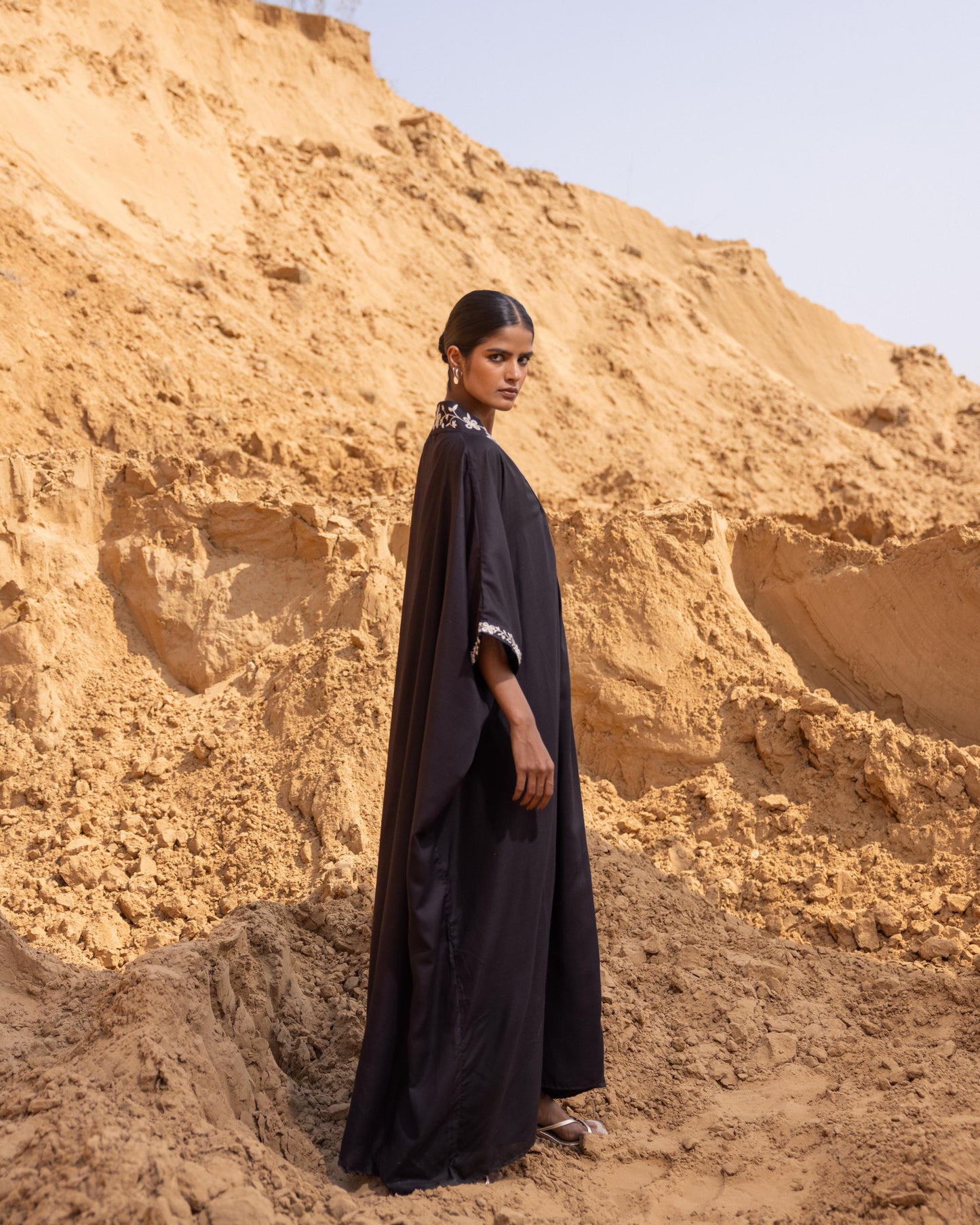 LINEAR KAFTAN - BLACK