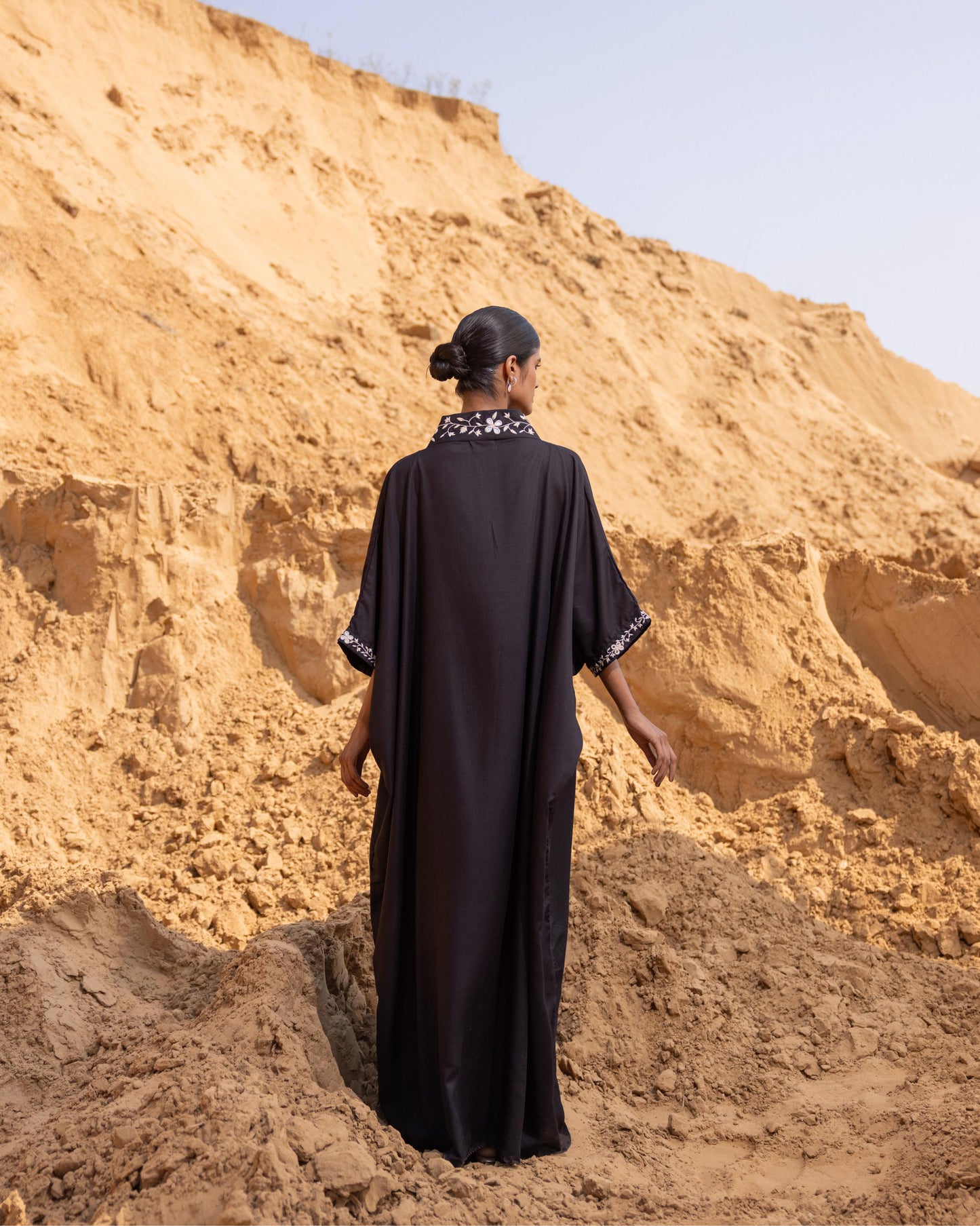 LINEAR KAFTAN - BLACK