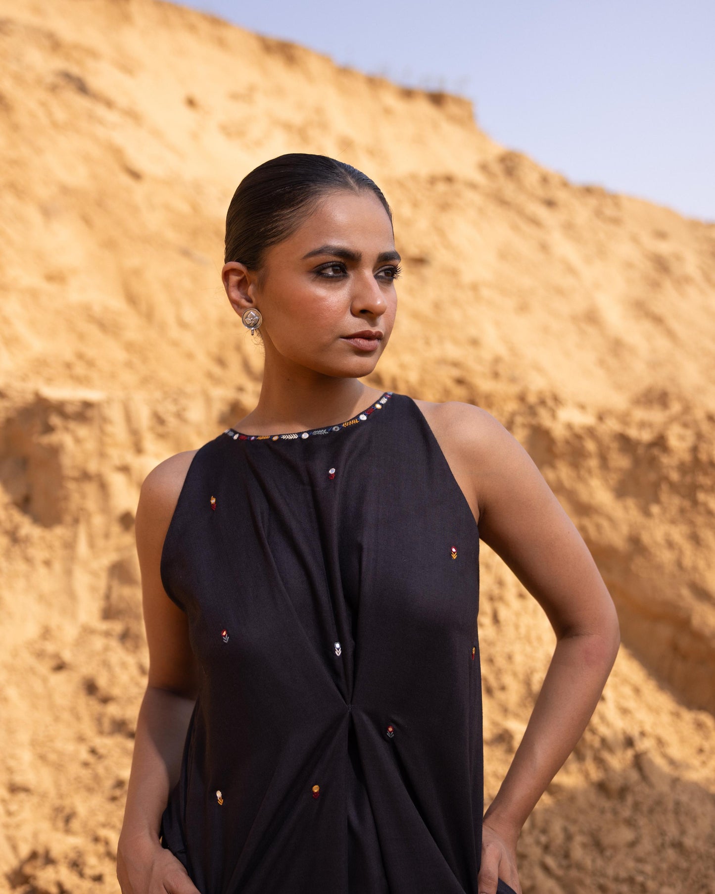 SYNTRA DRESS - BLACK