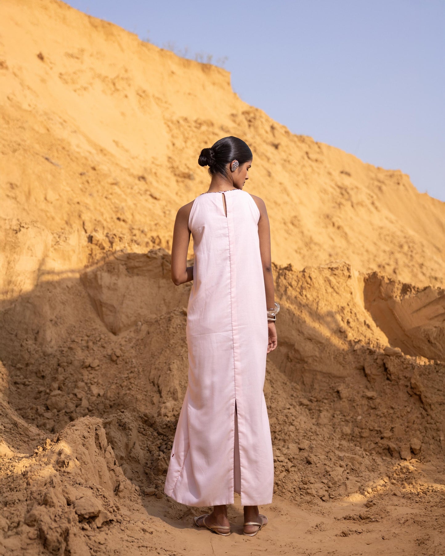 SYNTRA DRESS - Desert Sand