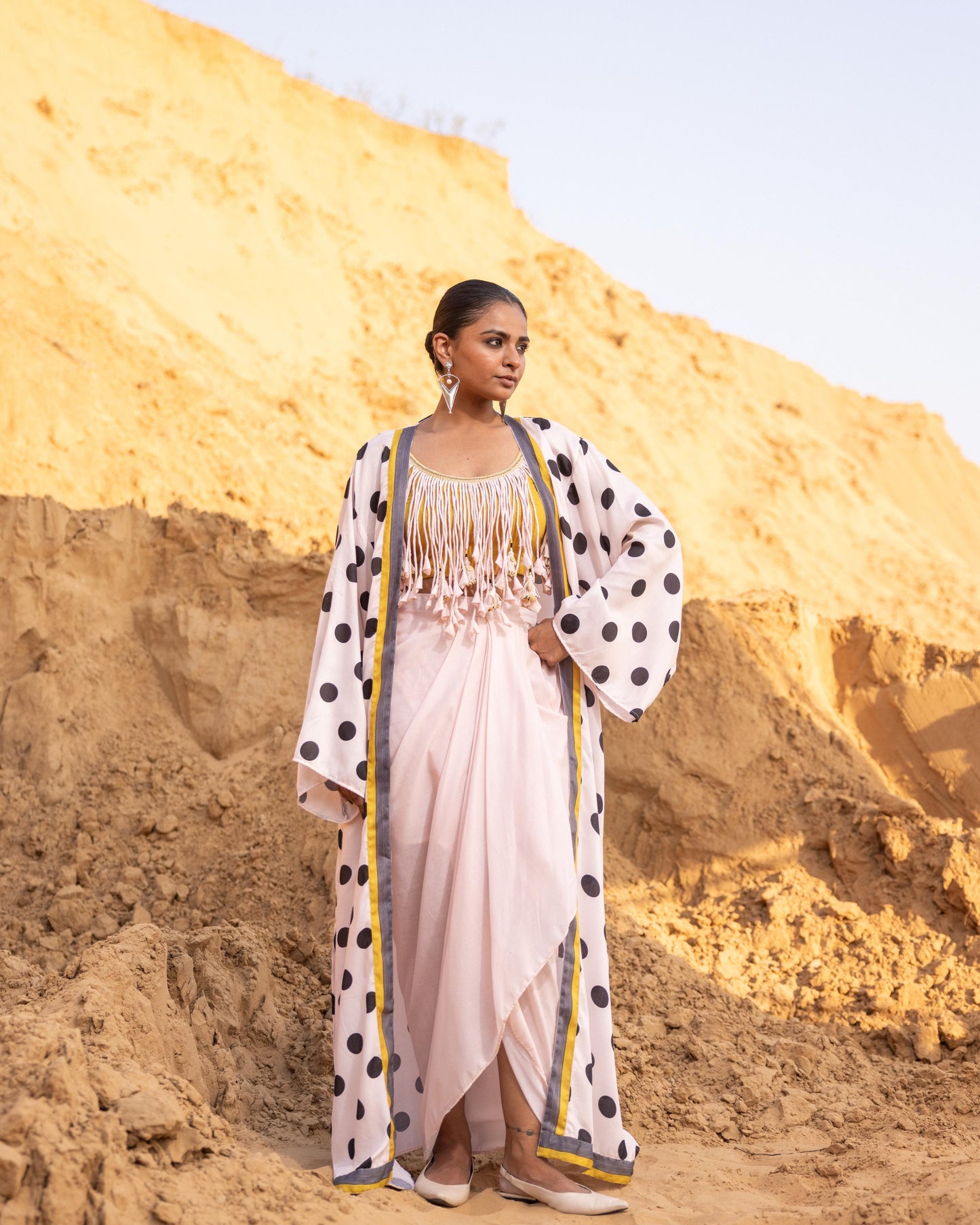 SAGA SHRUG - Desert sand