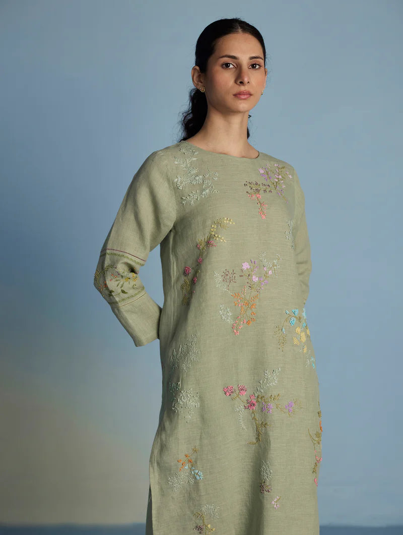 Emra Hand-Embroidered Linen Kurta - Mint