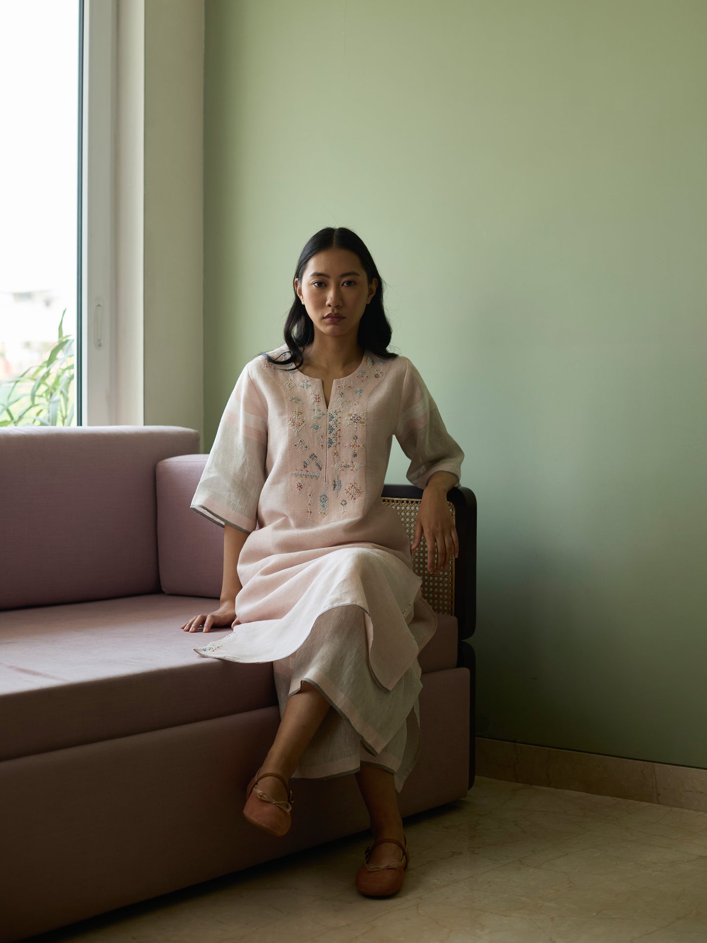 Vira Hand-Emboidered Linen Kurta Set - Blush