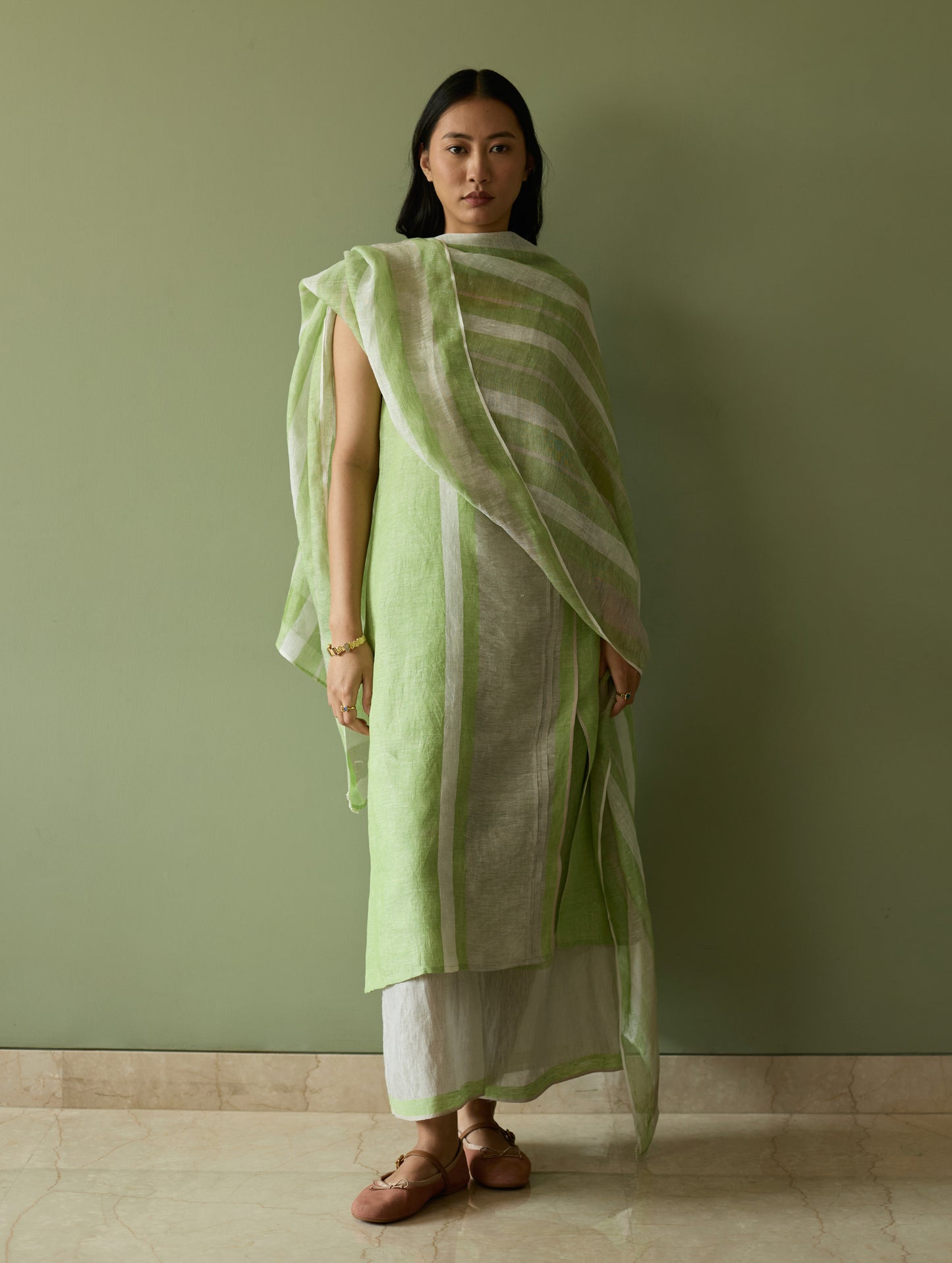 Yara Sleeveless Border Linen Kurta Set - Meadow