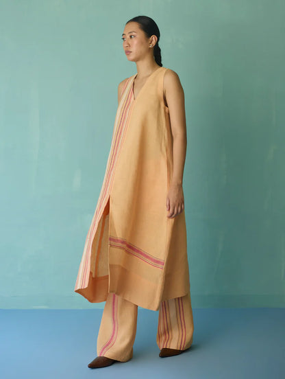 Vanya Border Linen Sleeveless Kurta - Apricot