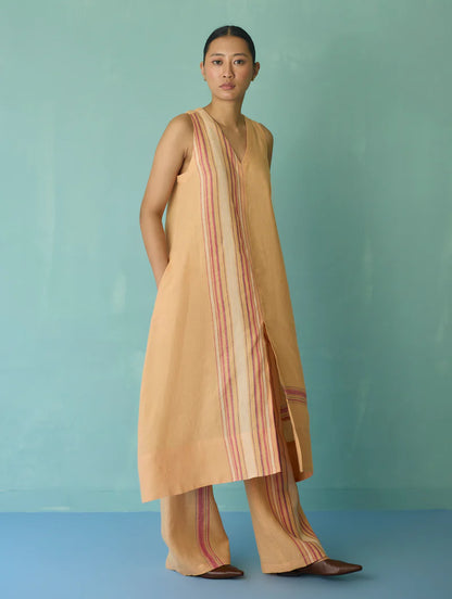 Vanya Border Linen Sleeveless Kurta Set - Apricot