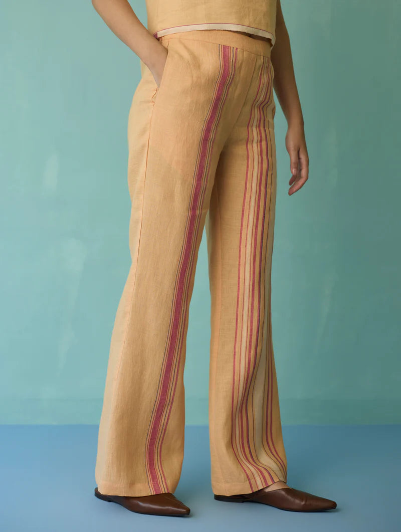 Vanya Border Linen Sleeveless Kurta Set - Apricot