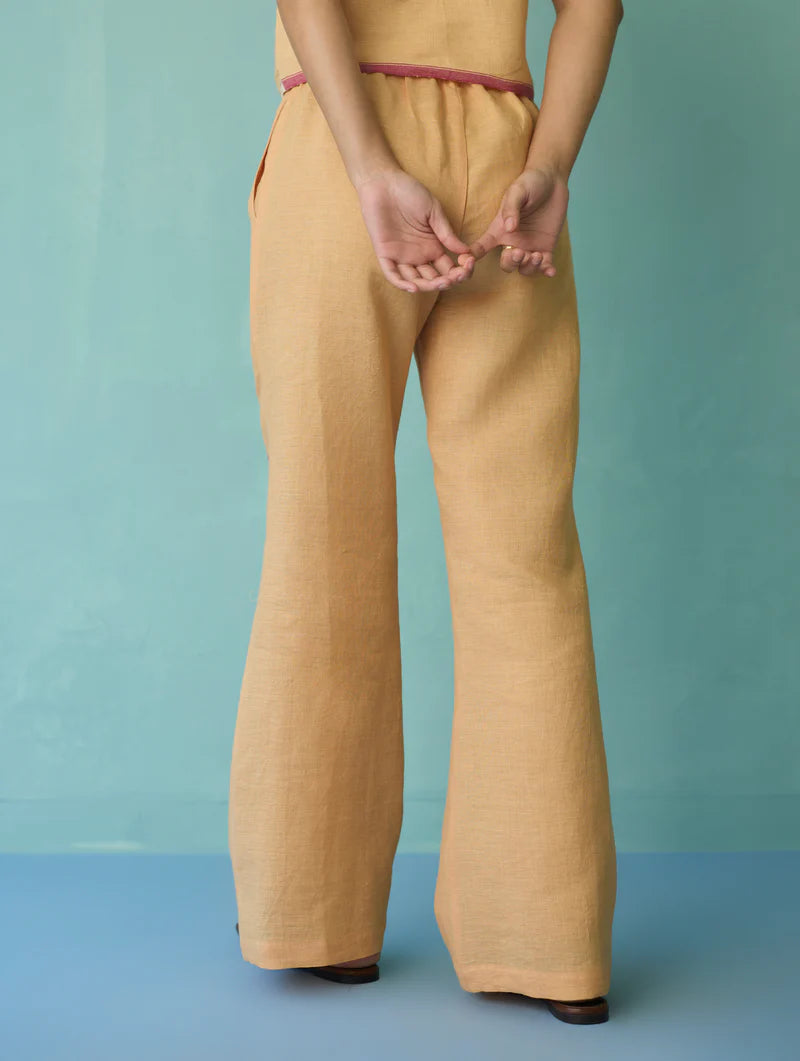 Vanya Border Linen Sleeveless Kurta Set - Apricot