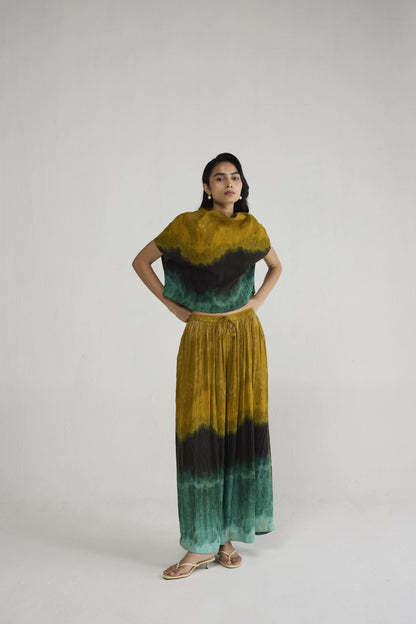 URI PINTUCKS FLARED PANTS