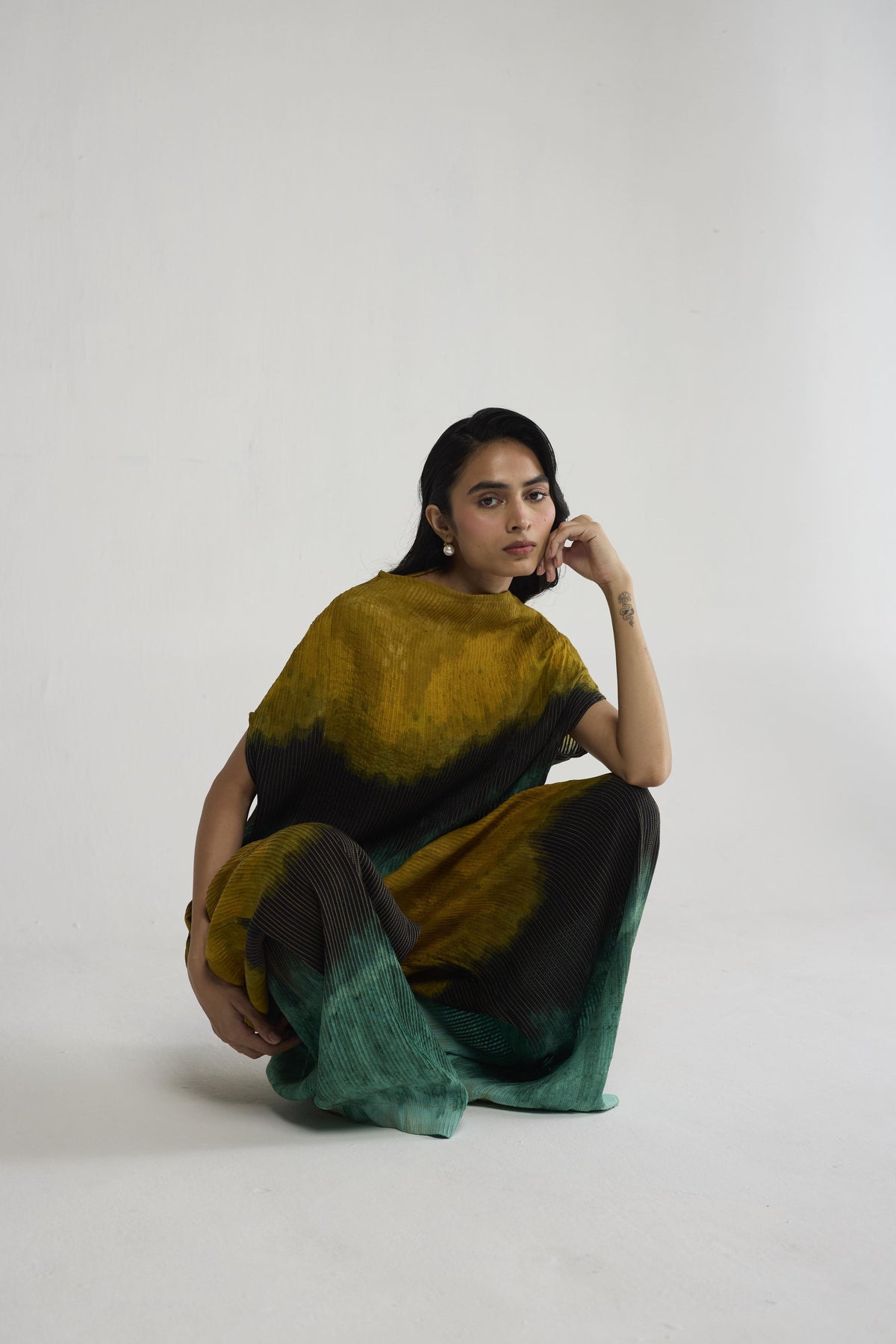 URI PINTUCKS TOP