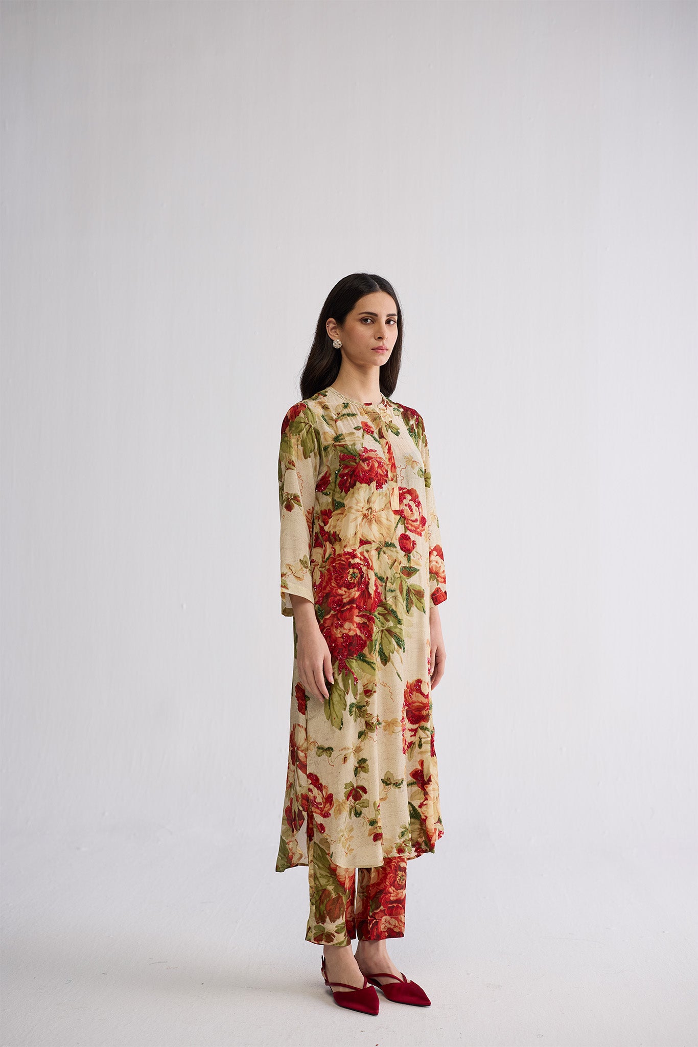 SAMA EMBROIDERED KURTA SET