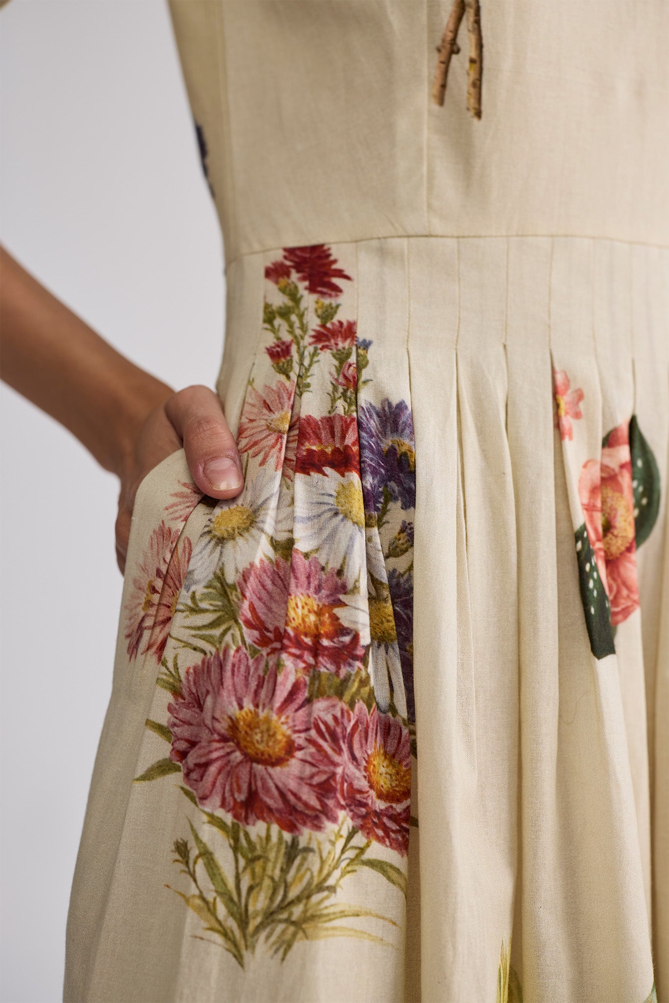 PRIMAVERA HALF PLEATED DRESS