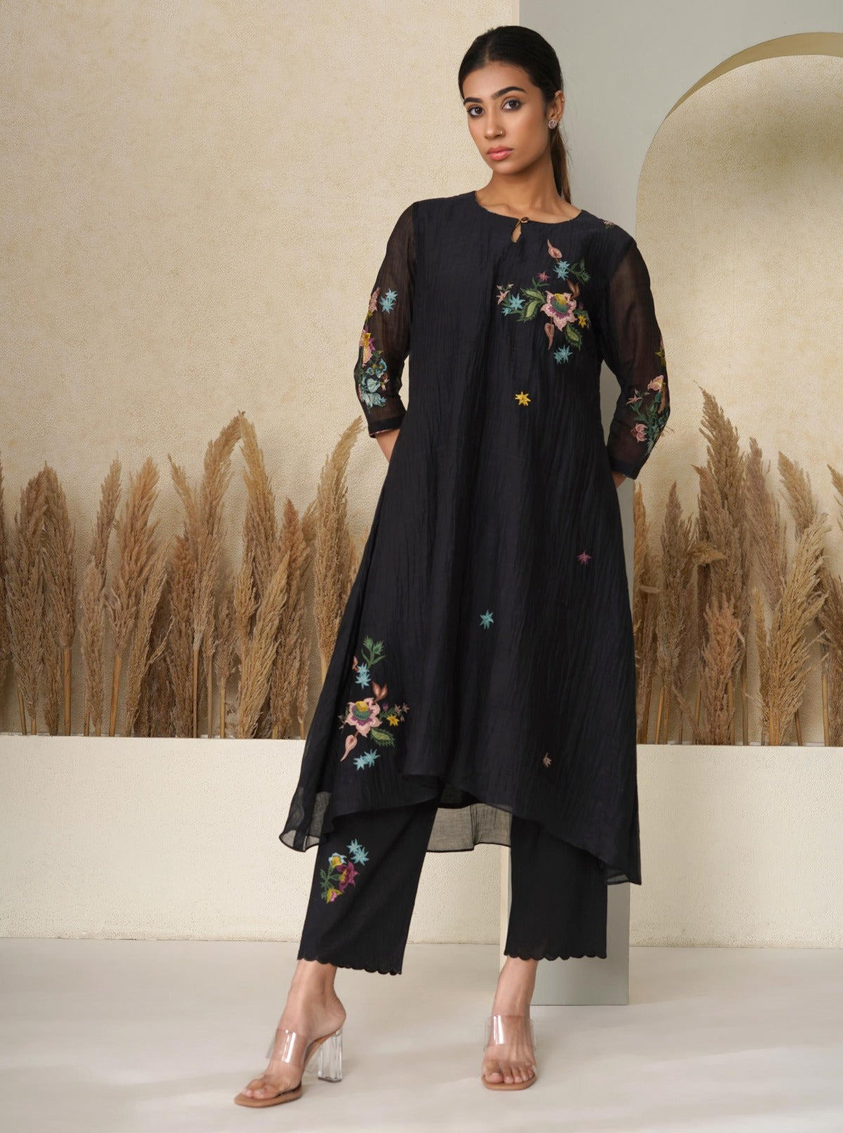 Gul Bano (Black)