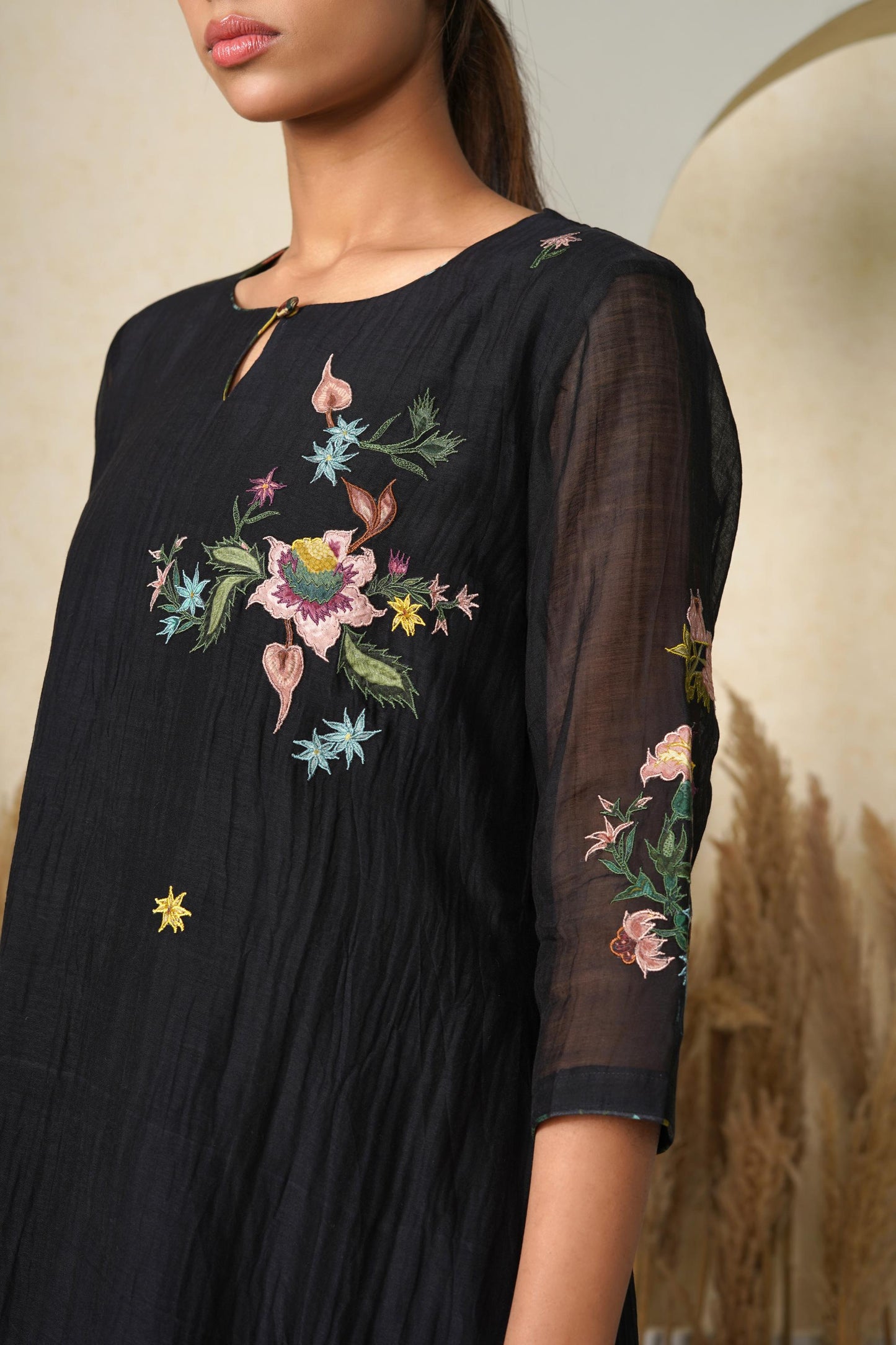 Gul Bano (Black)