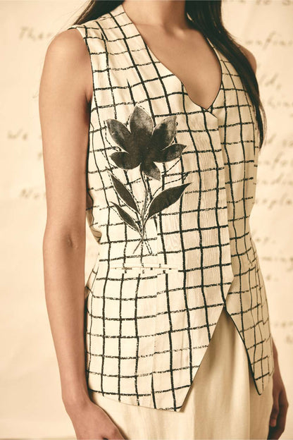 AN Reversible Waistcoat with Bloom Pencil Skirt