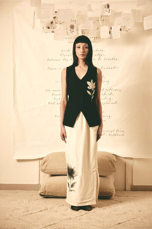 AN Reversible Waistcoat with Bloom Pencil Skirt