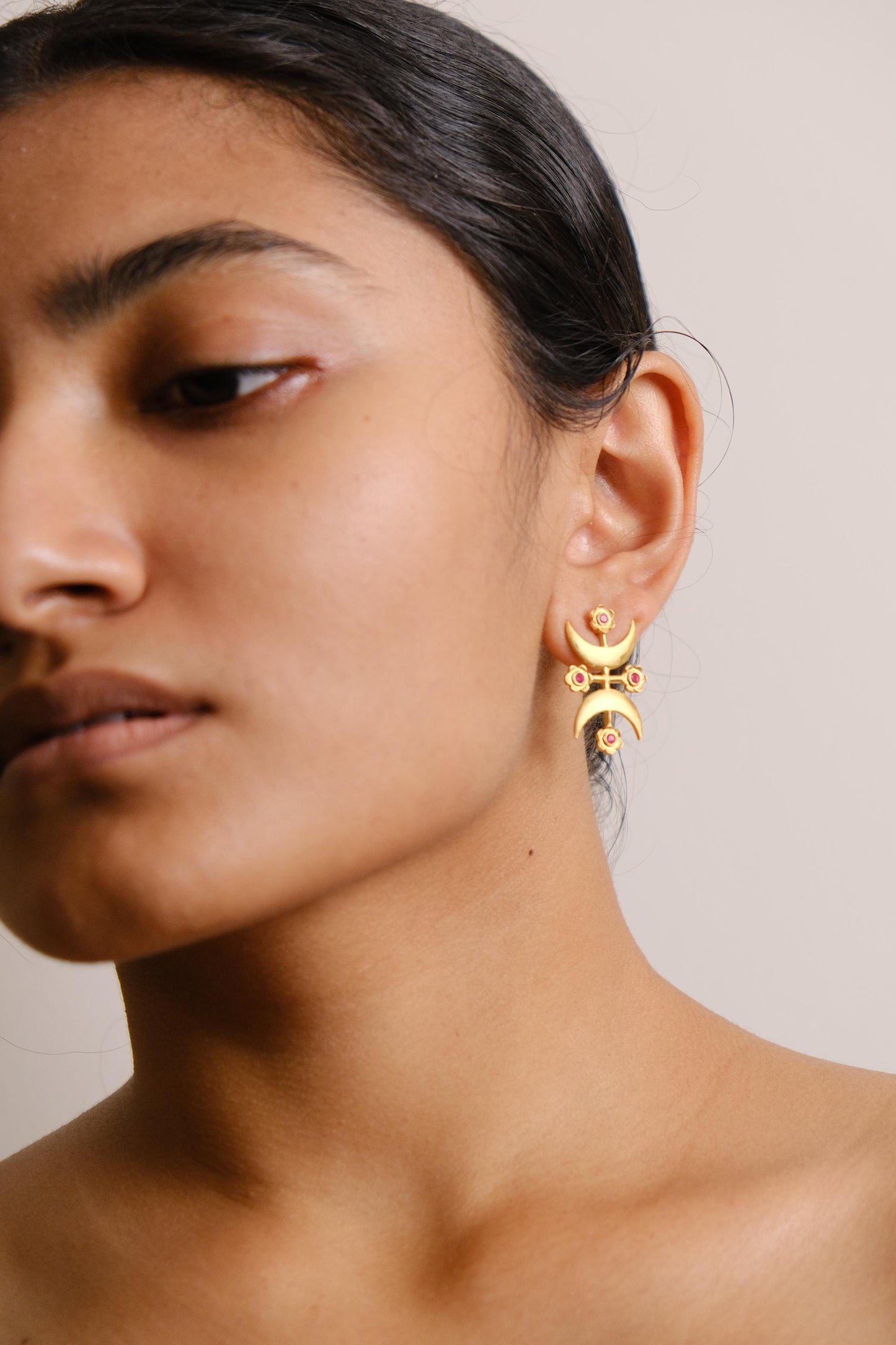 Eye of the Moon Earrings Golden