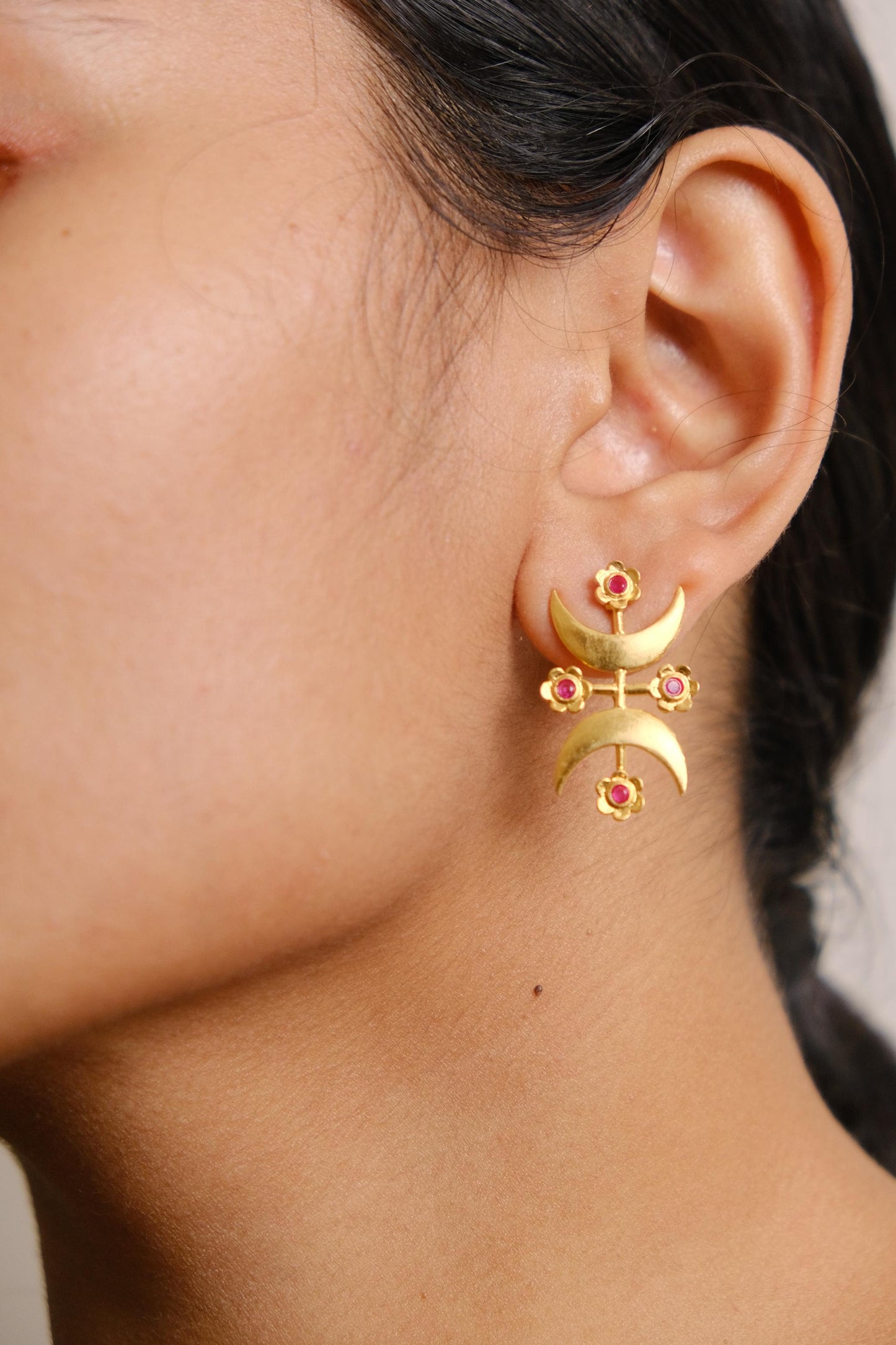 Eye of the Moon Earrings Golden