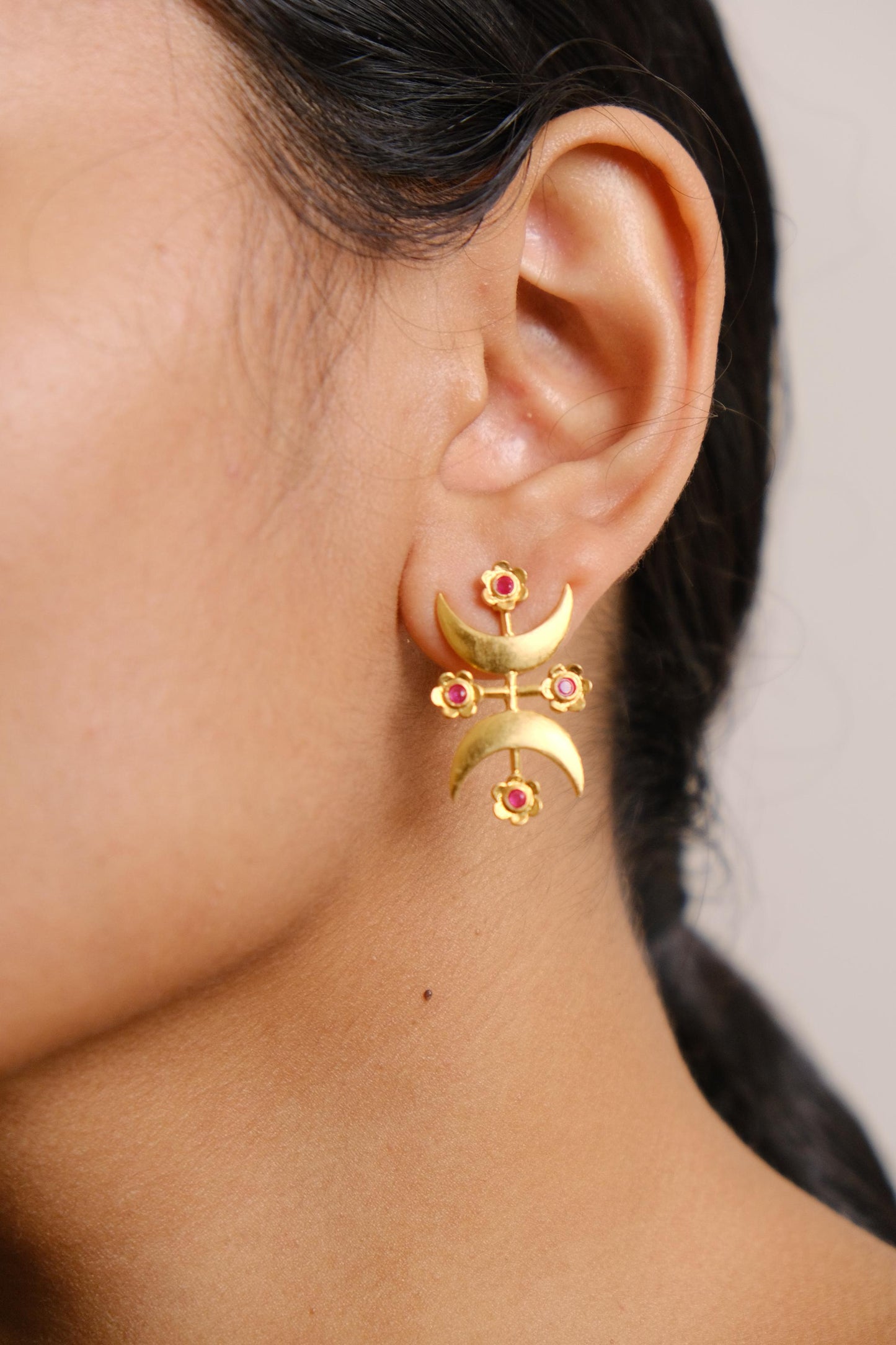 Eye of the Moon Earrings Golden