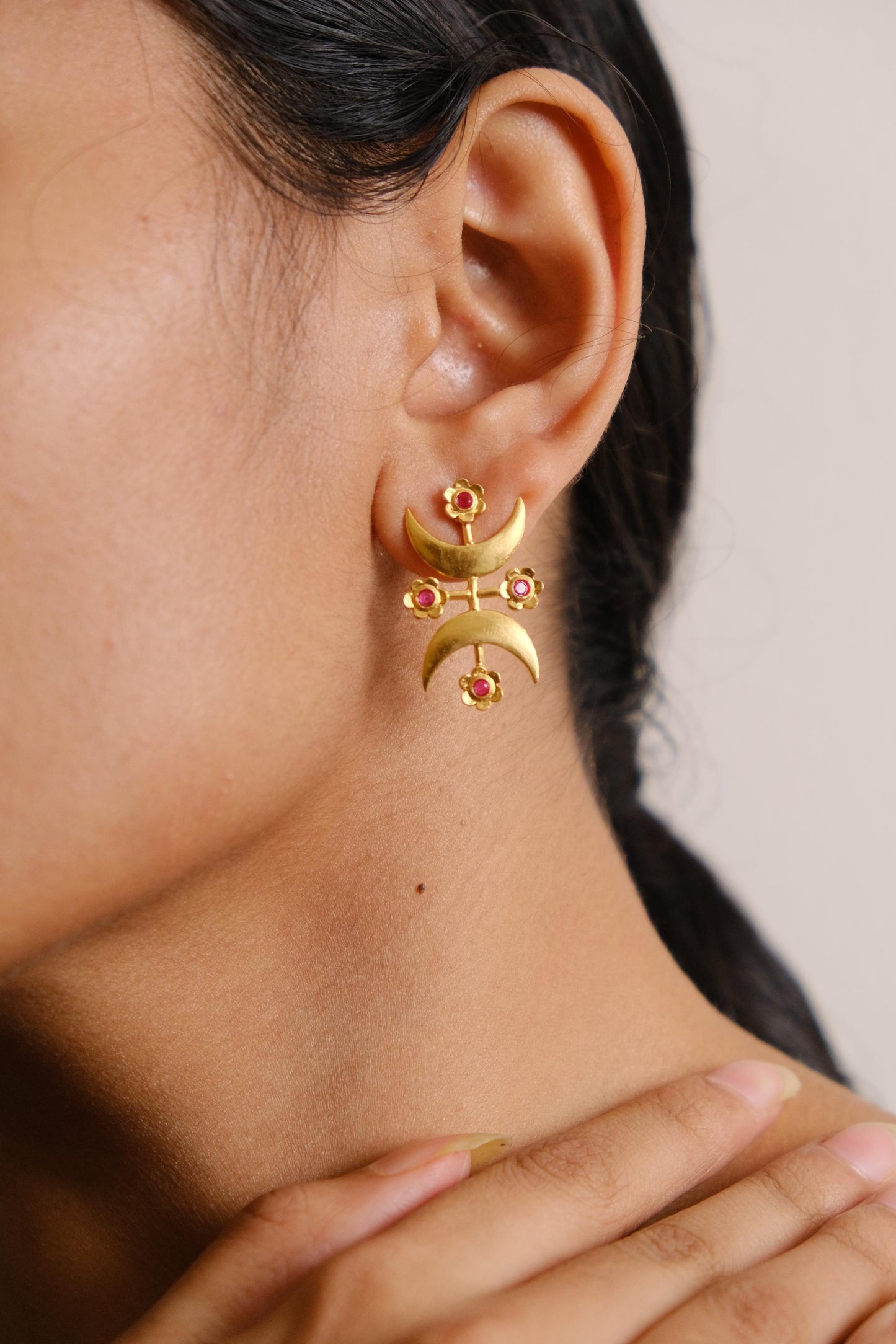 Eye of the Moon Earrings Golden