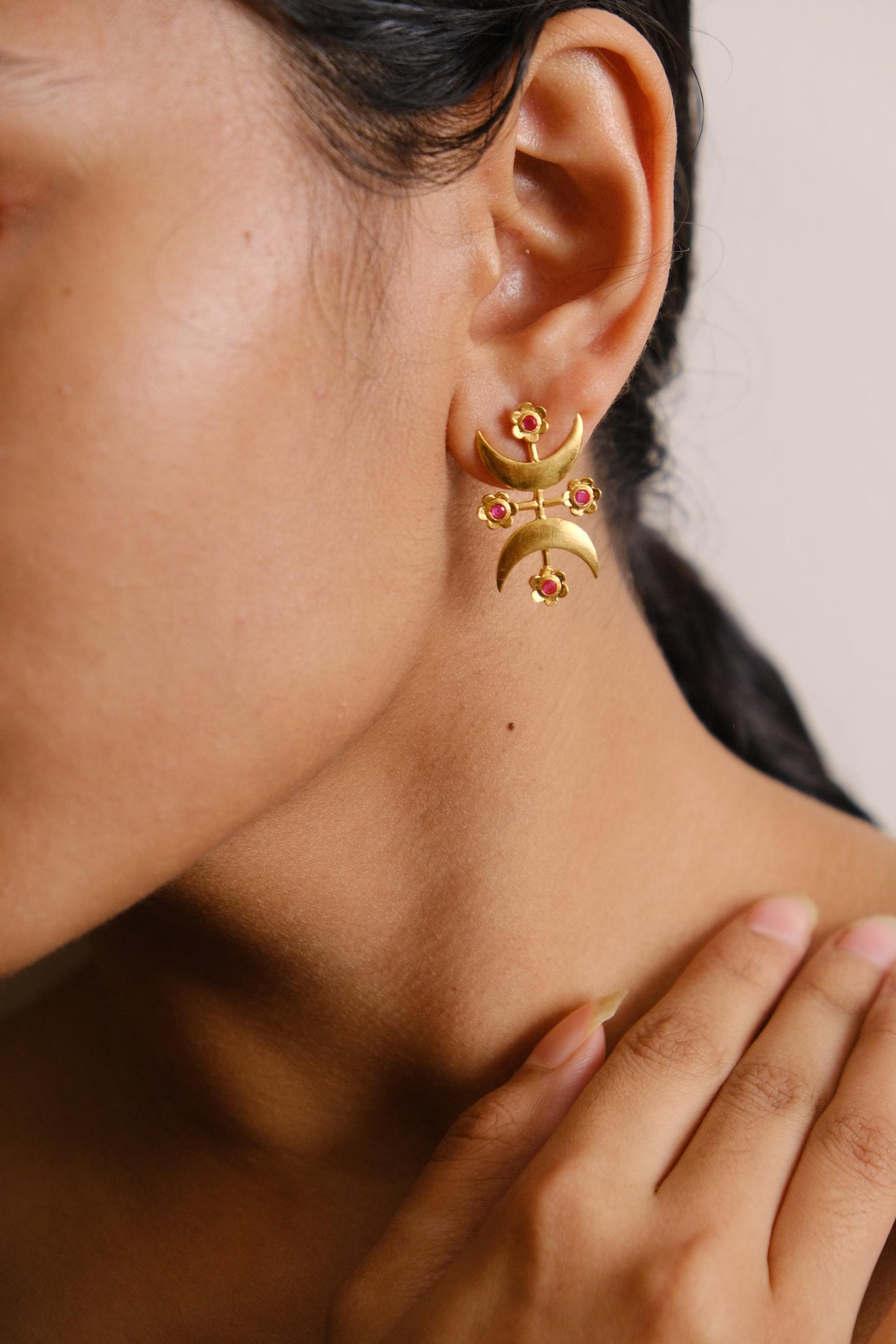 Eye of the Moon Earrings Golden