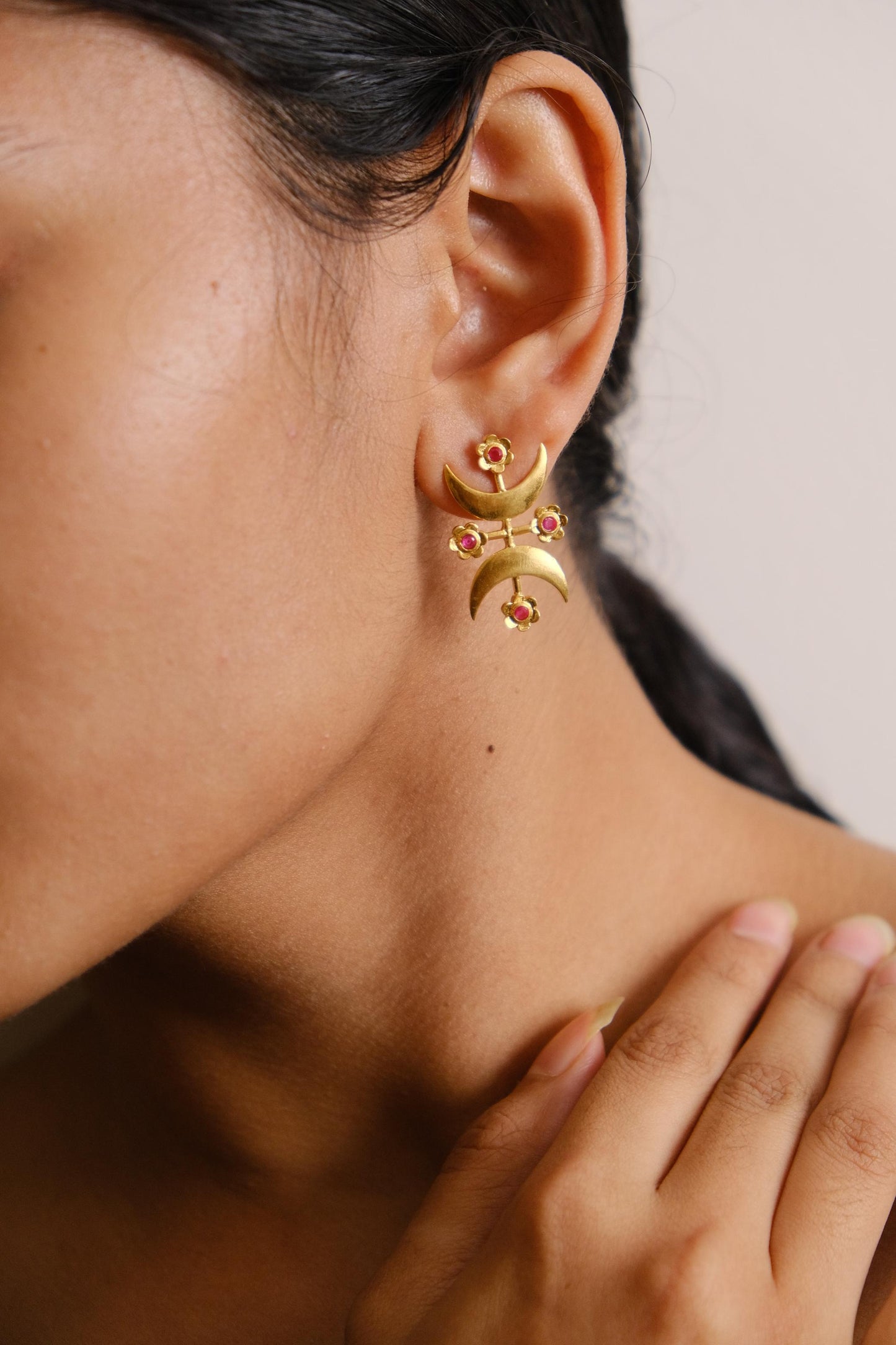 Eye of the Moon Earrings Golden