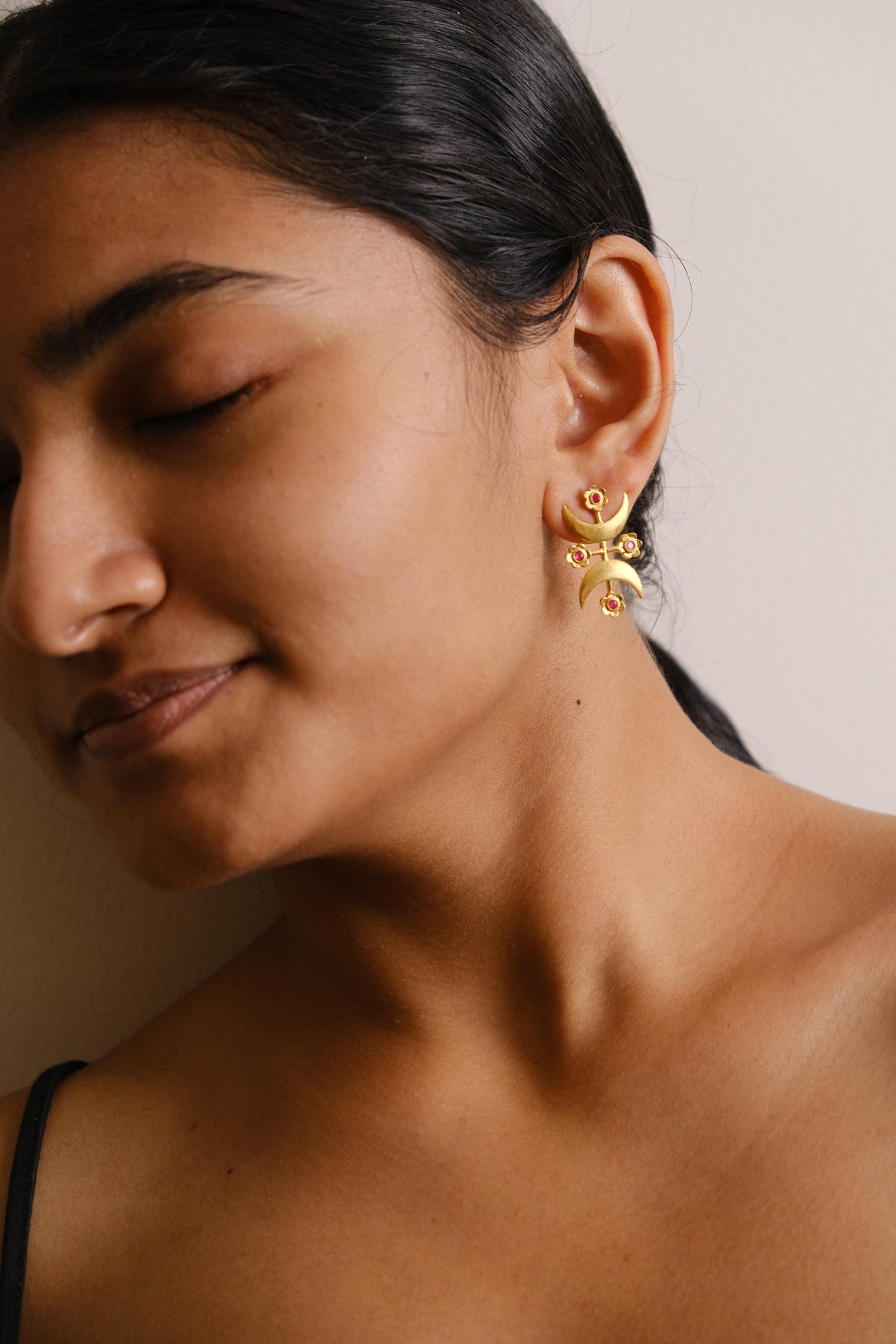 Eye of the Moon Earrings Golden