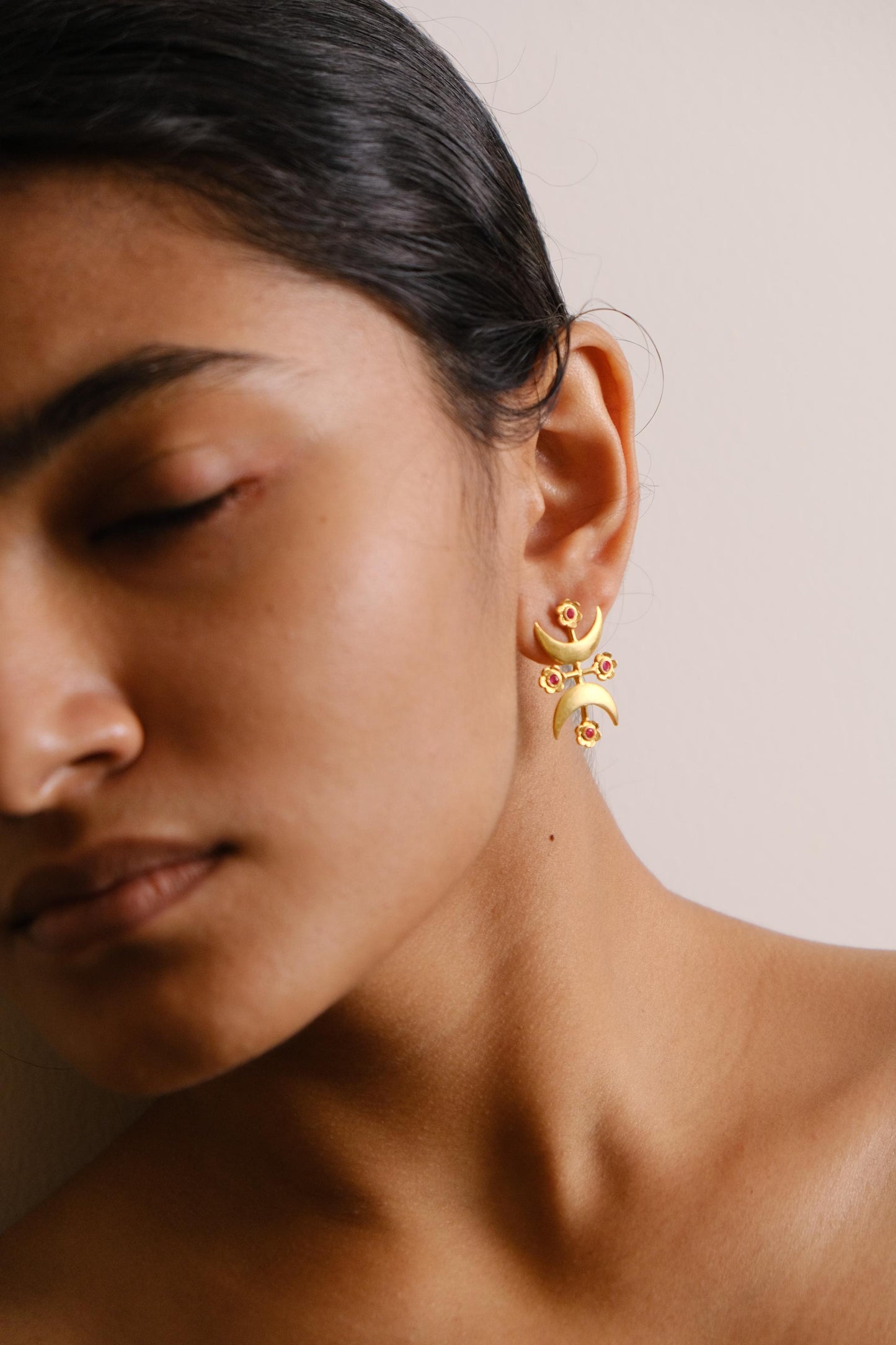 Eye of the Moon Earrings Golden