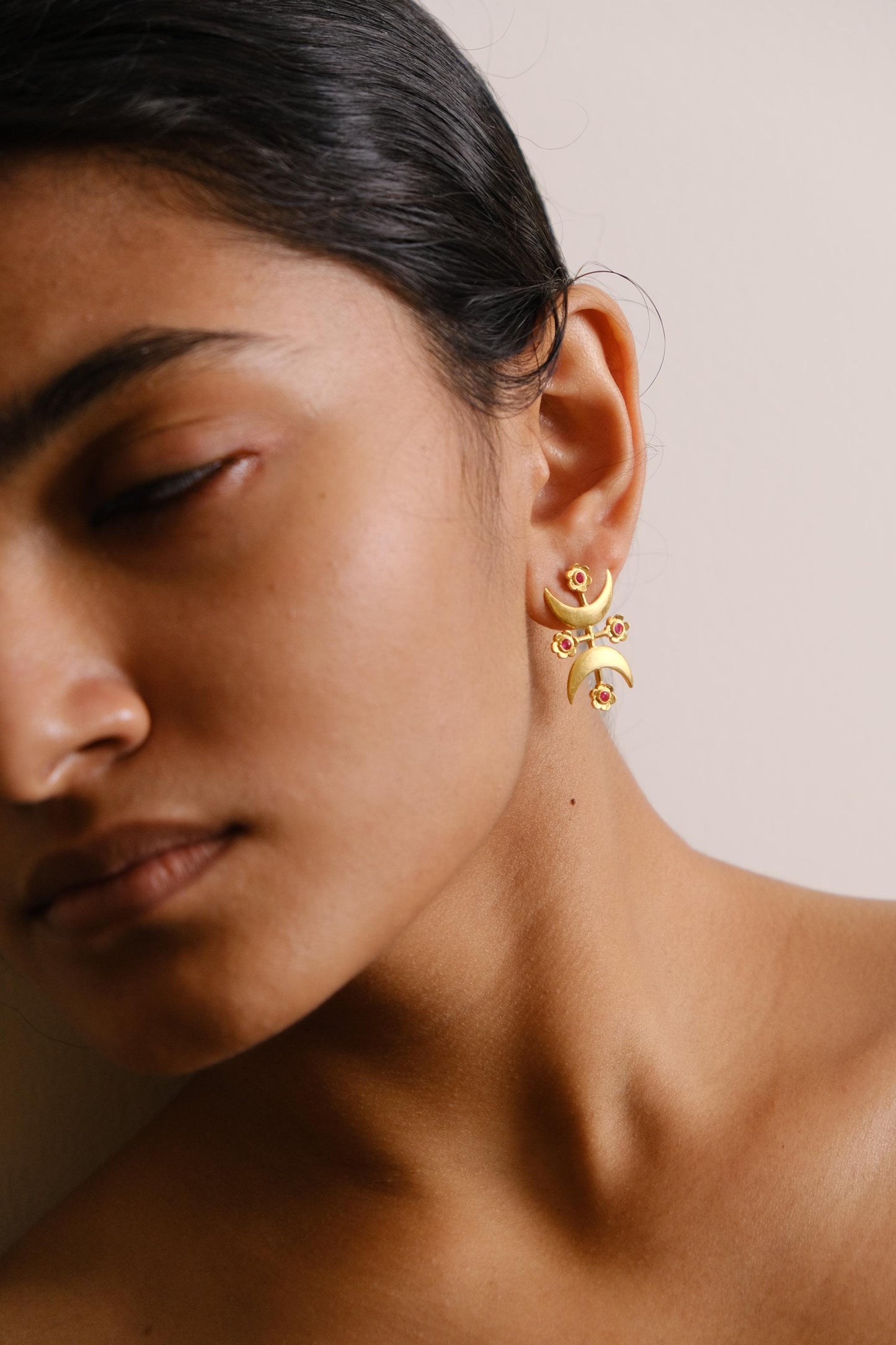 Eye of the Moon Earrings Golden