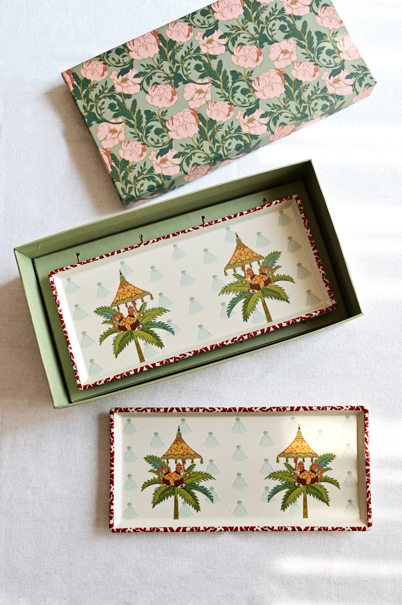 Vana Tray Gift Box