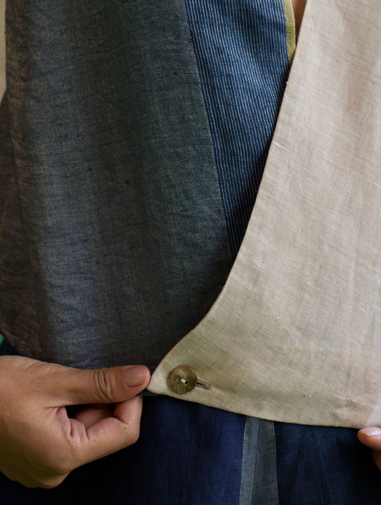 Izumi Color-Blocked Gilet Jacket - Navy