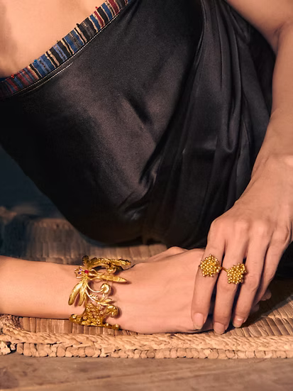 Jawlphoring Cuff