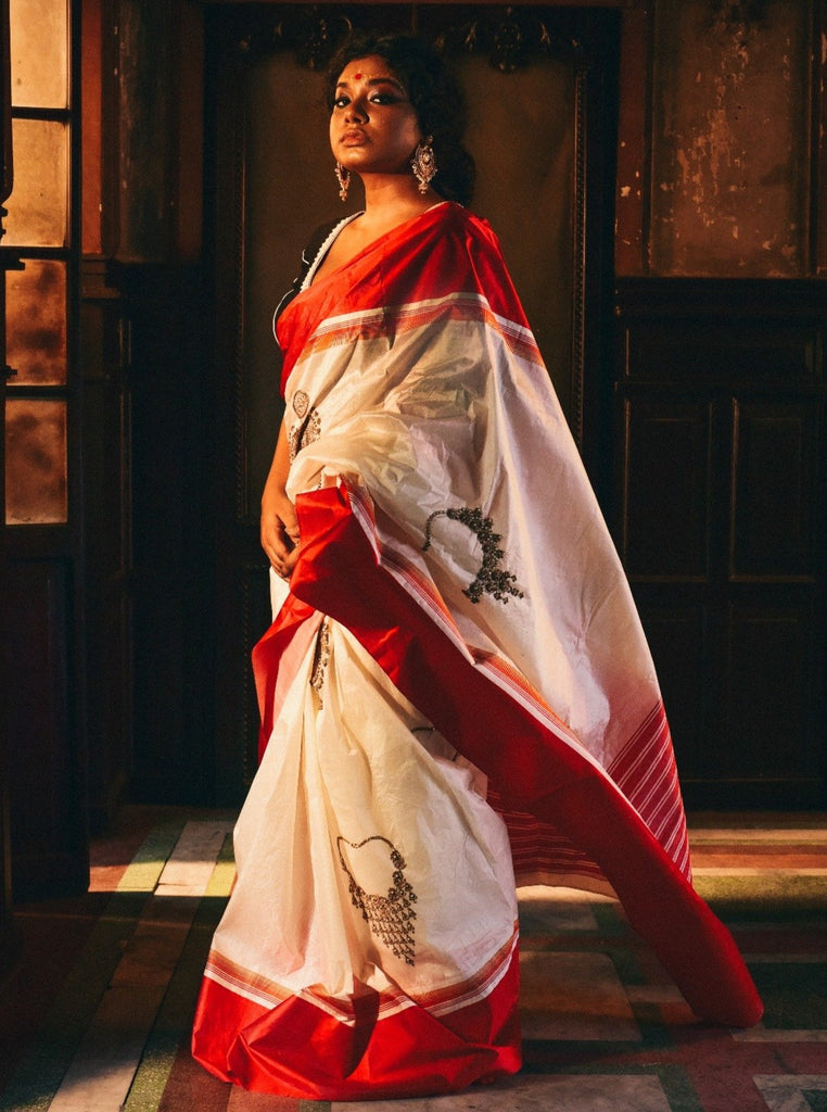 Broad Red Border Gawrod Silk With Bengal Jewelry