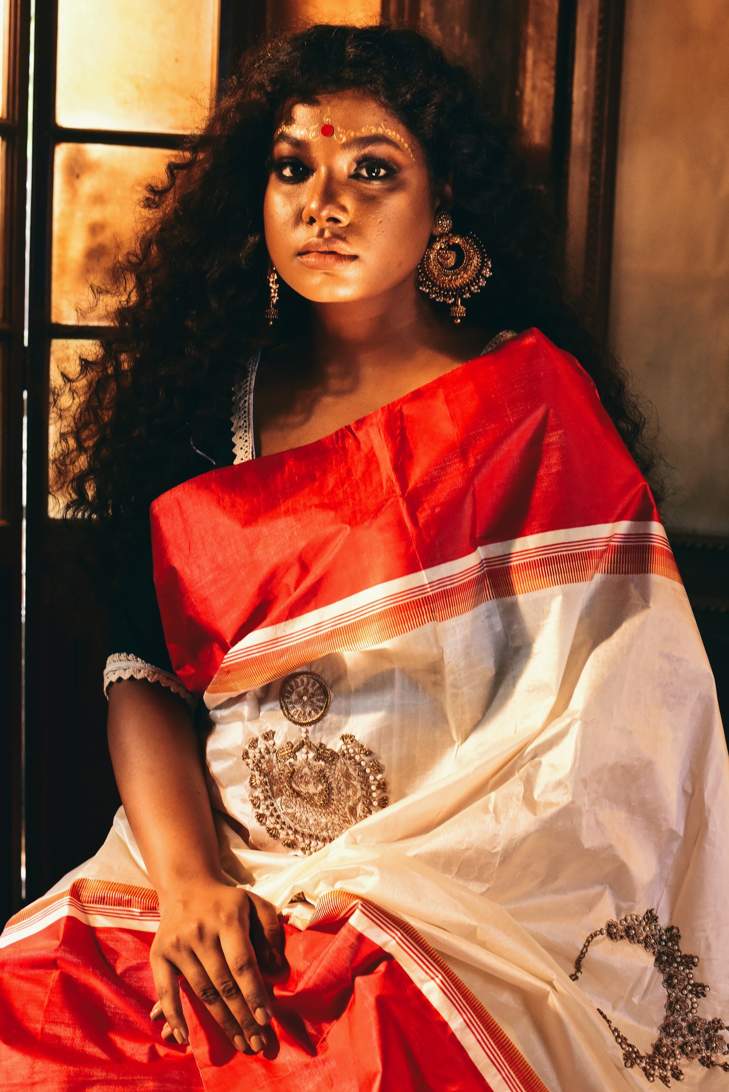 Broad Red Border Gawrod Silk With Bengal Jewelry