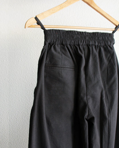 Shadow grey pleated pants