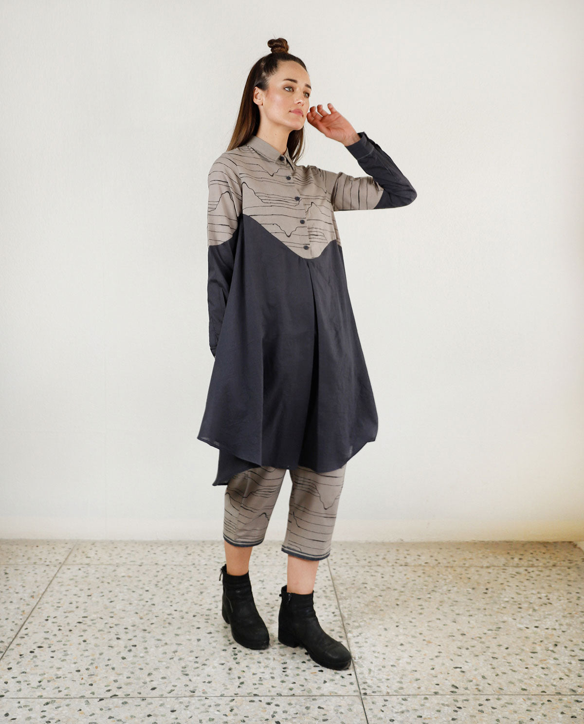 RELAXED GREY WAVE SHIRT TOP